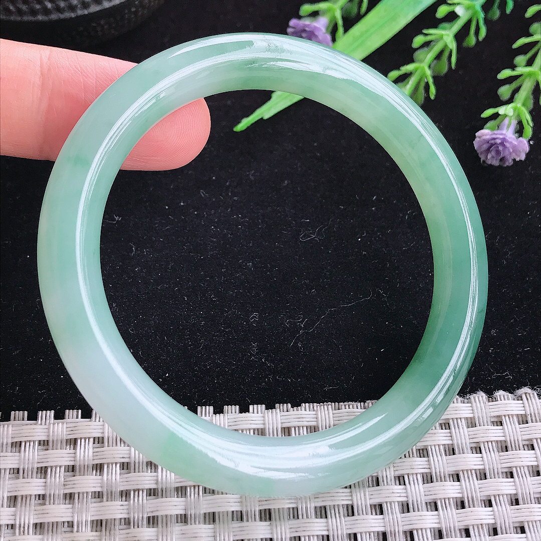 实拍A货翡翠53.5/8.6/8.5老坑冰润起胶飘花圆条手镯玉镯平安镯百搭
