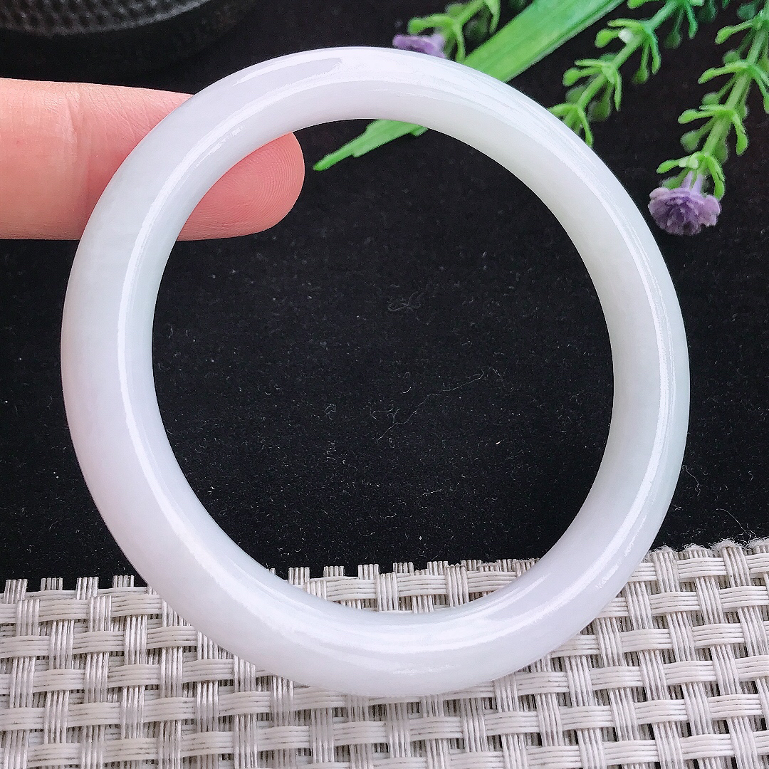 实拍A货翡翠56/8.4/8.6老坑秀气冰润白月光圆条手镯玉镯平安镯百搭