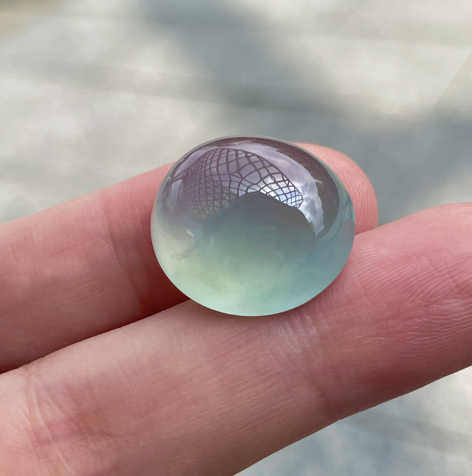 【冰种天空蓝蛋面裸石】质地非常细腻干净，冰润十足，种老冰透，收藏品质。