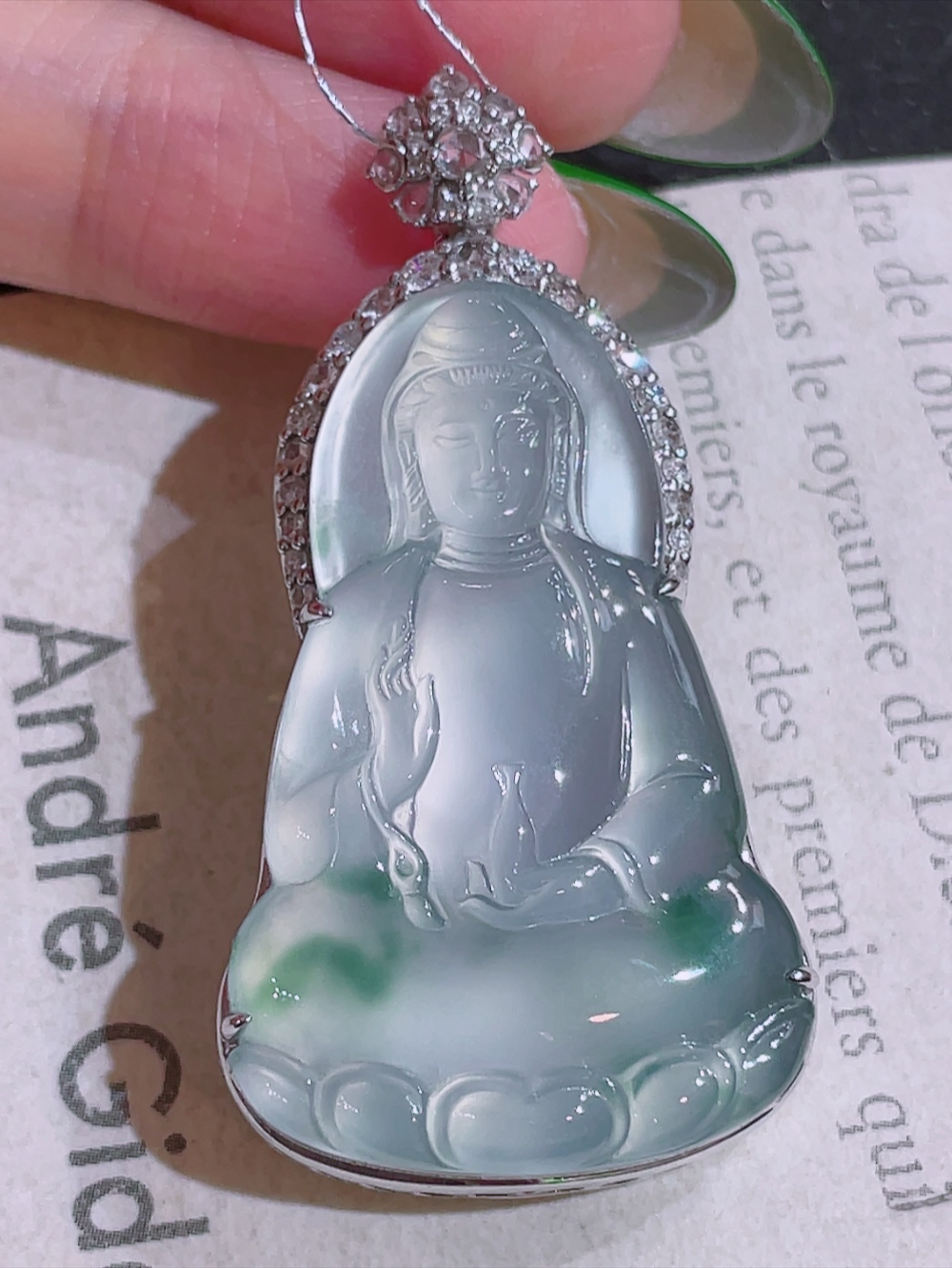 ️高冰飘花玻璃种大观音吊坠，无裂，18k金镶嵌，种水，盖中盖，一刀切，重金镶嵌，南非钻镶，厚装饱满，慈眉善目，普度众生，荧光四射，刚性十足，性比高48.8-25.0-12.5裸石37.3-23.8