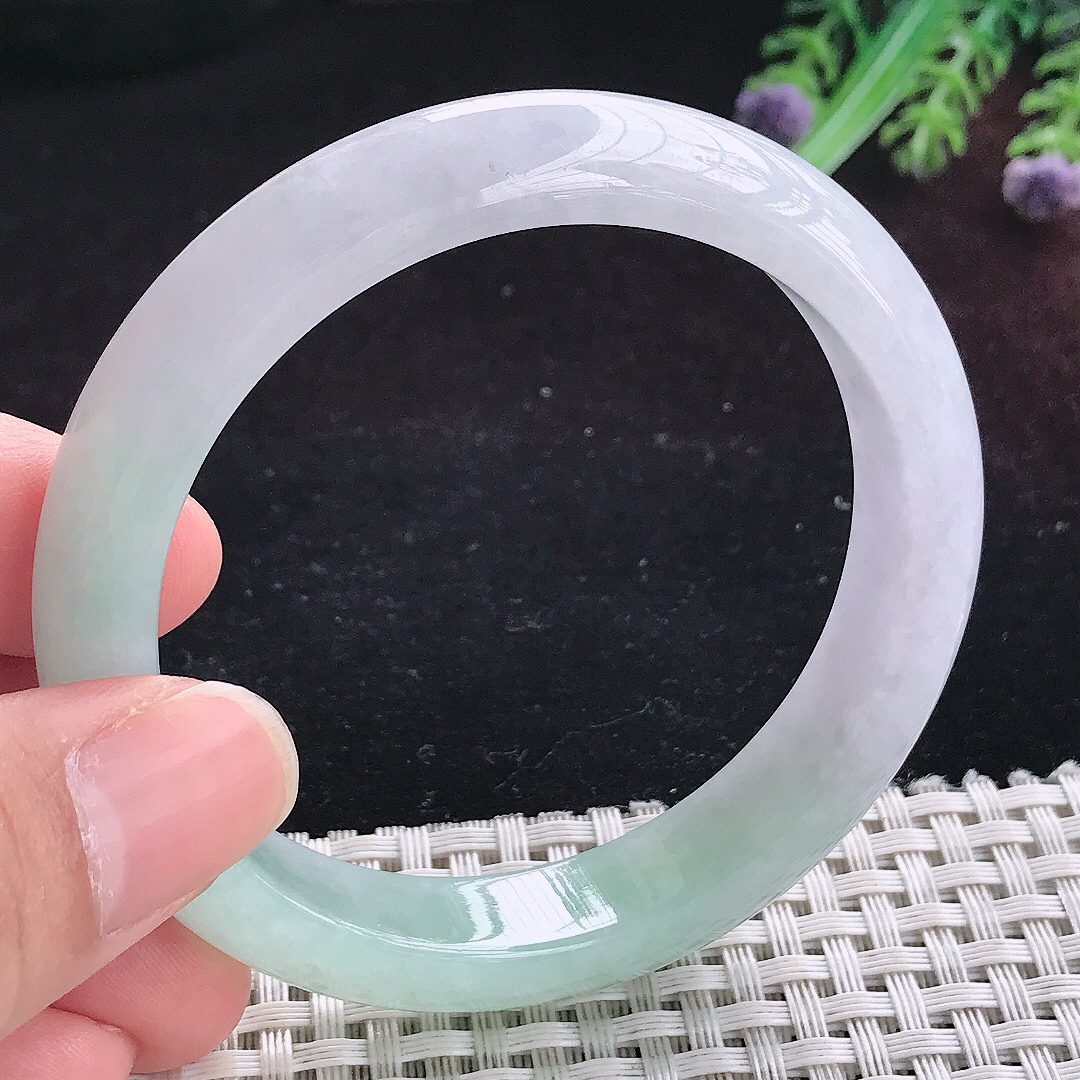 实拍A货翡翠56/12.2/8老坑秀气冰润晴底手镯宽边玉镯平安镯百搭