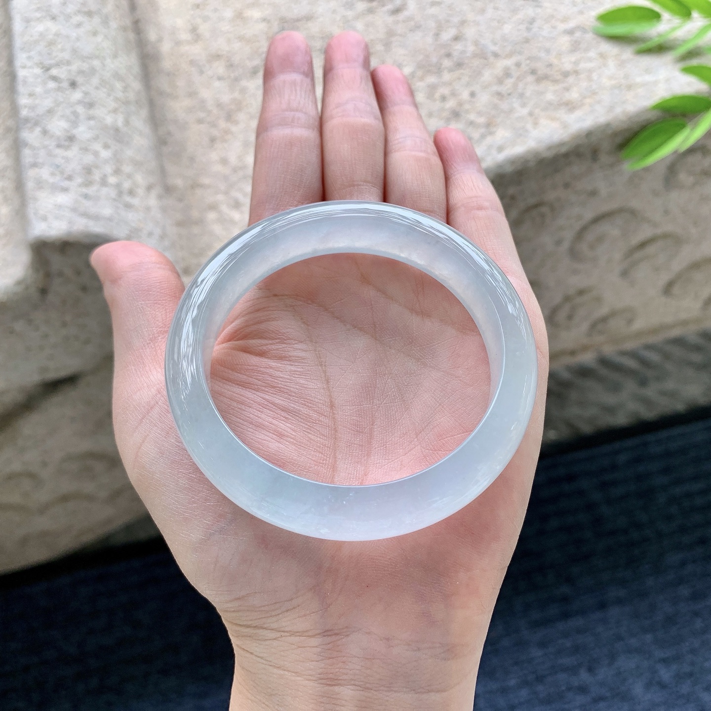 正圈55 56，圈口56/12.7/8，编码B2080602，冰种，清透，水润，种老，细腻，打灯有絮线