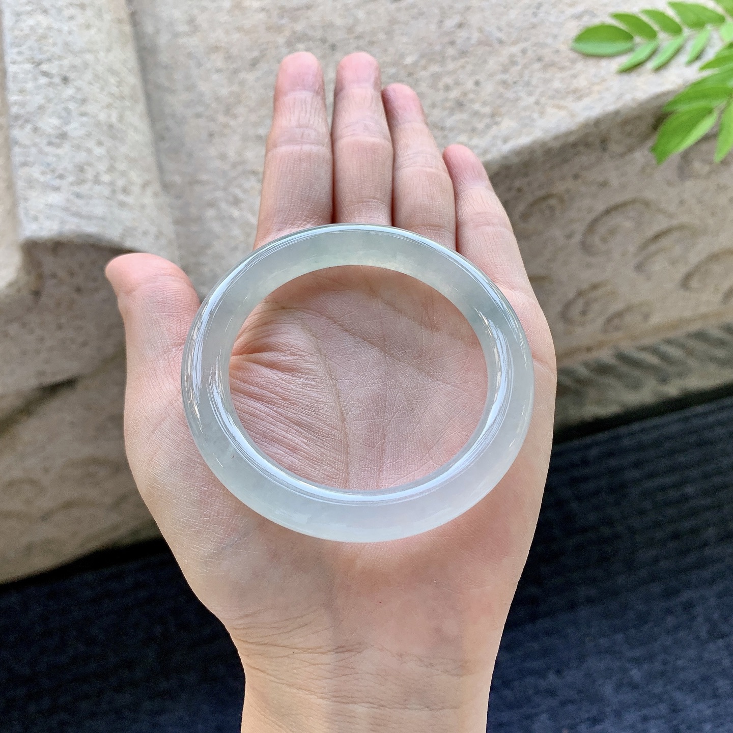 圆条50 51，圈口51.4/8.3/8.7，编码C5080707，糯冰飘花，水润，种老，细腻，打灯有絮线