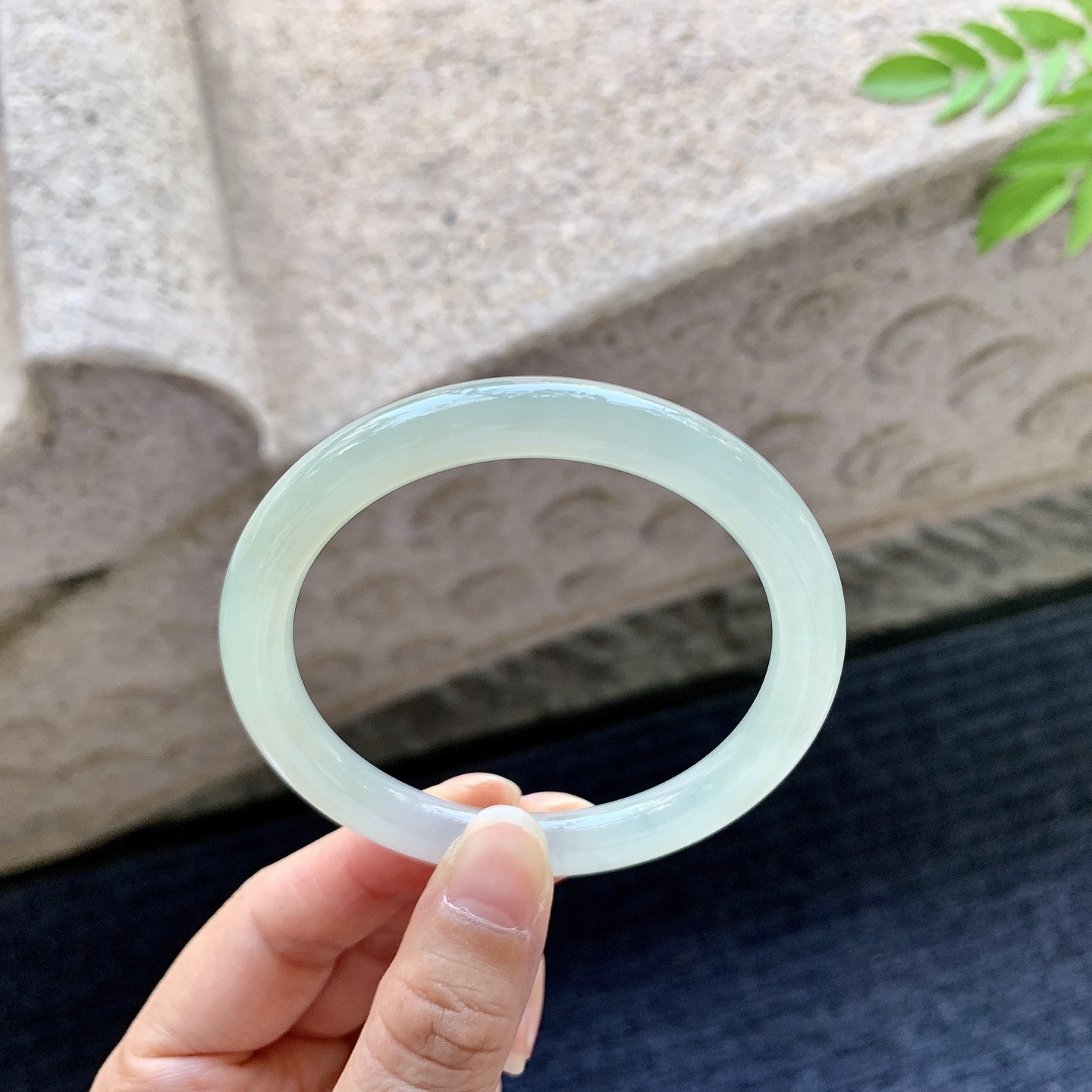 圆条55 56，圈口55.6/8/8，编码AD080731，糯冰黄翡，水润，种老，细腻，无裂。