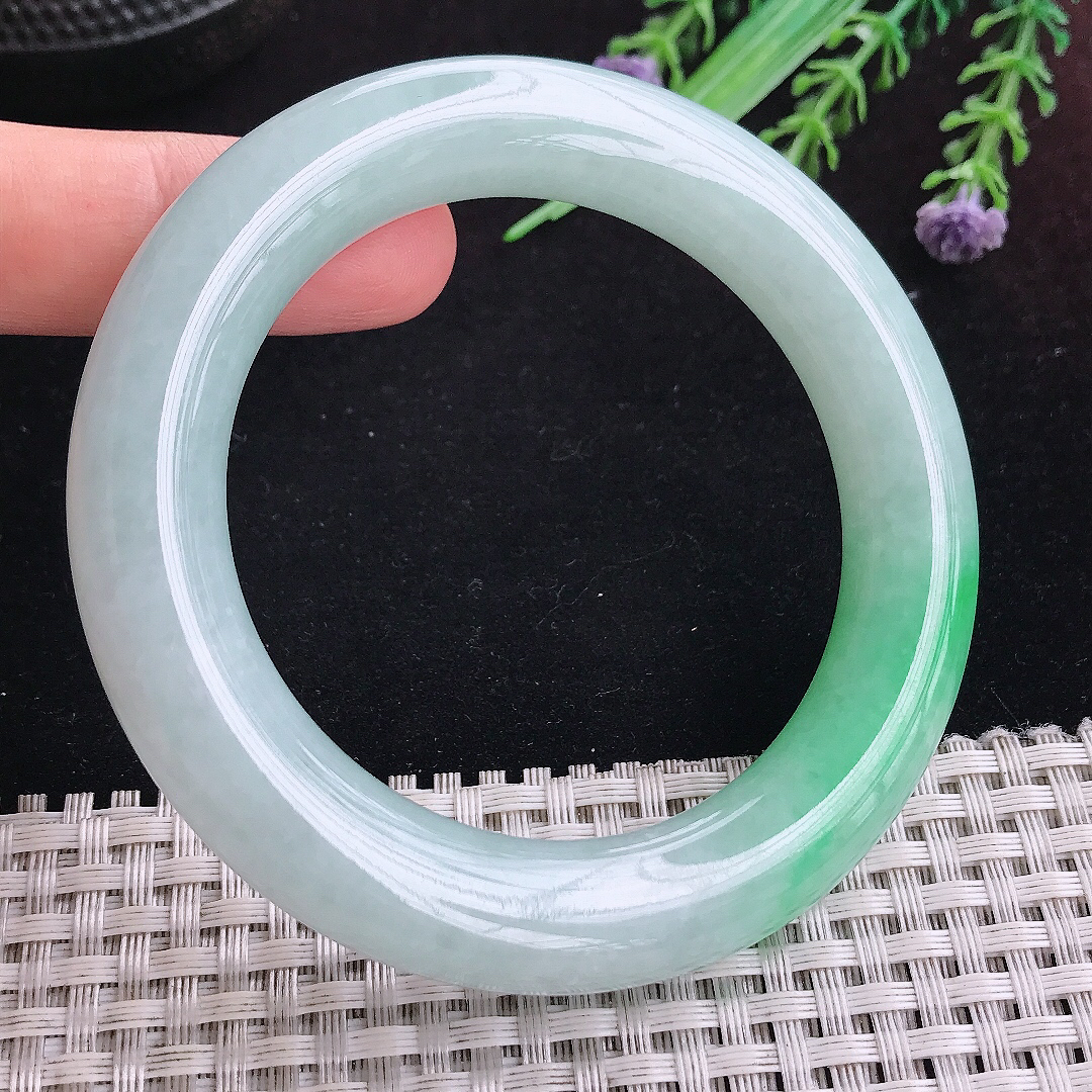 实拍A货翡翠55.5/11.5/12老坑精美飘阳绿圆条手镯平安镯百搭
