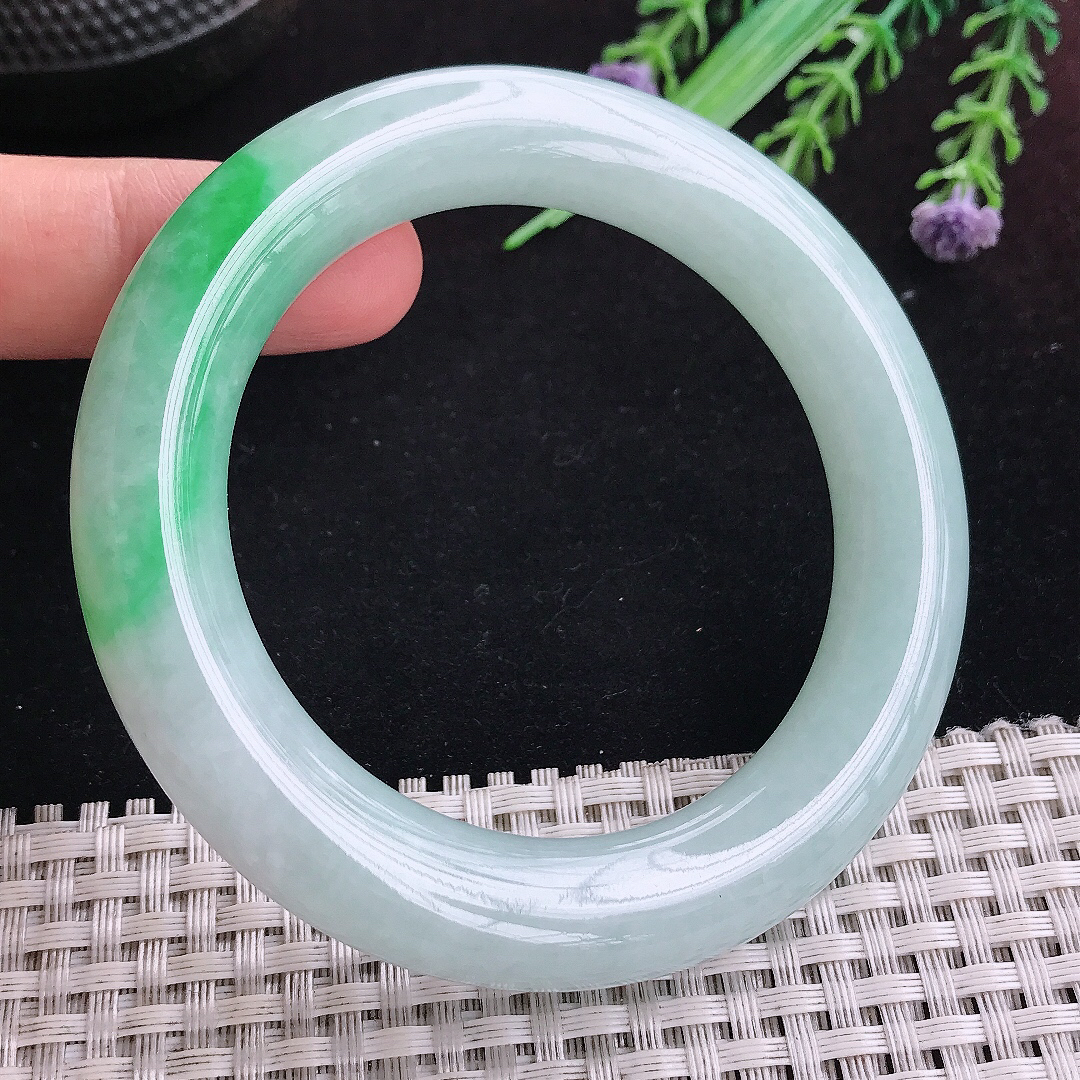 实拍A货翡翠55.5/11.5/12老坑精美飘阳绿圆条手镯平安镯百搭