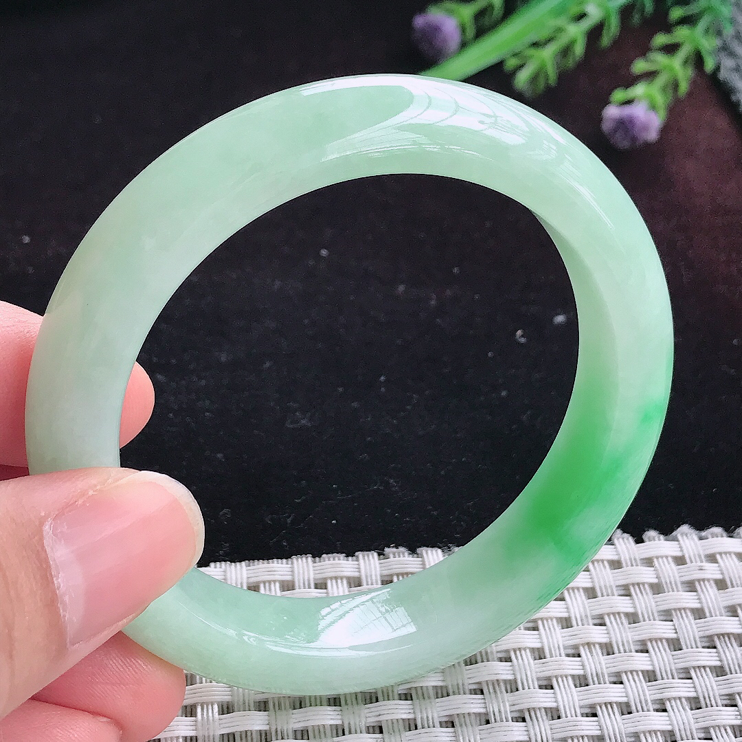 实拍A货翡翠54/12.1/8.9老坑冰润飘阳绿手镯宽边玉镯平安镯百搭