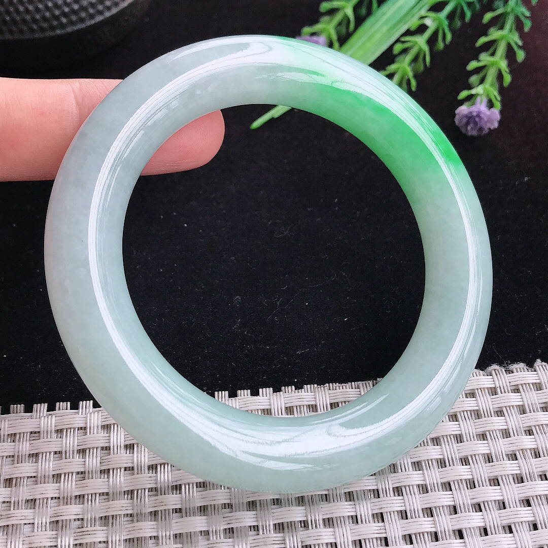 实拍A货翡翠55.5/11.5/12老坑精美飘阳绿圆条手镯平安镯百搭