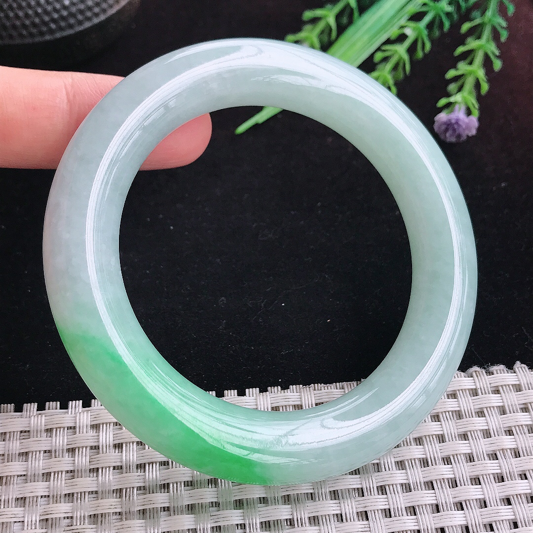 实拍A货翡翠55.5/11.5/12老坑精美飘阳绿圆条手镯平安镯百搭