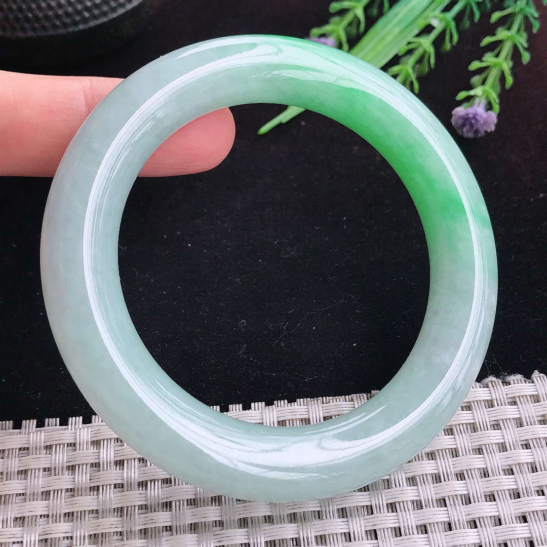 实拍A货翡翠55.8/11.5/11.7老坑冰润起胶飘阳绿圆条手镯平安镯百搭