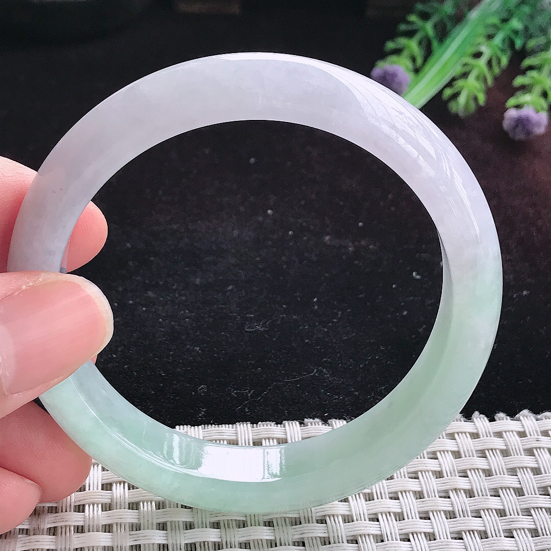 实拍A货翡翠56/12.2/8老坑秀气冰润晴底手镯宽边玉镯平安镯百搭