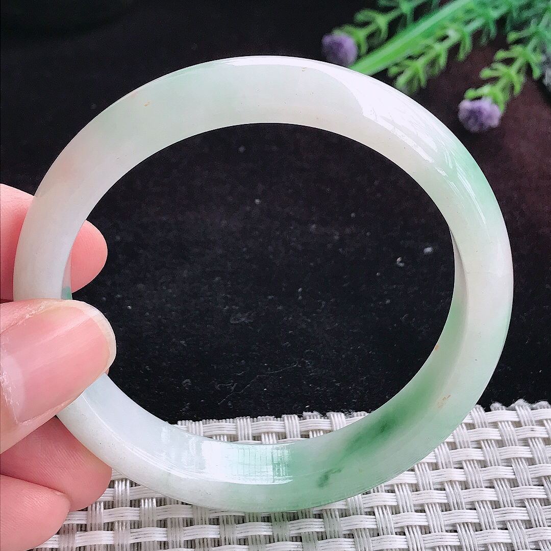 实拍A货翡翠58.5/12.9/7.6老坑冰润飘绿手镯宽边玉镯平安镯百搭