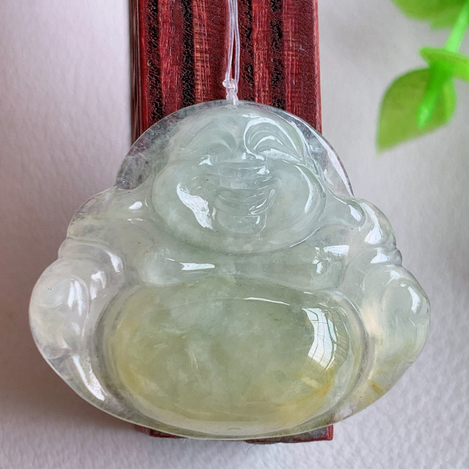 冰润黄翡佛公挂件 玉质细腻  精雕弥勒佛，笑佛福耳垂肩，面相喜庆，开怀大笑，憨态可掬。惟妙惟肖，寓意福禄双全，吉祥美满，笑口常开 W49.3 尺寸：25.5-29.5-5.6mm
