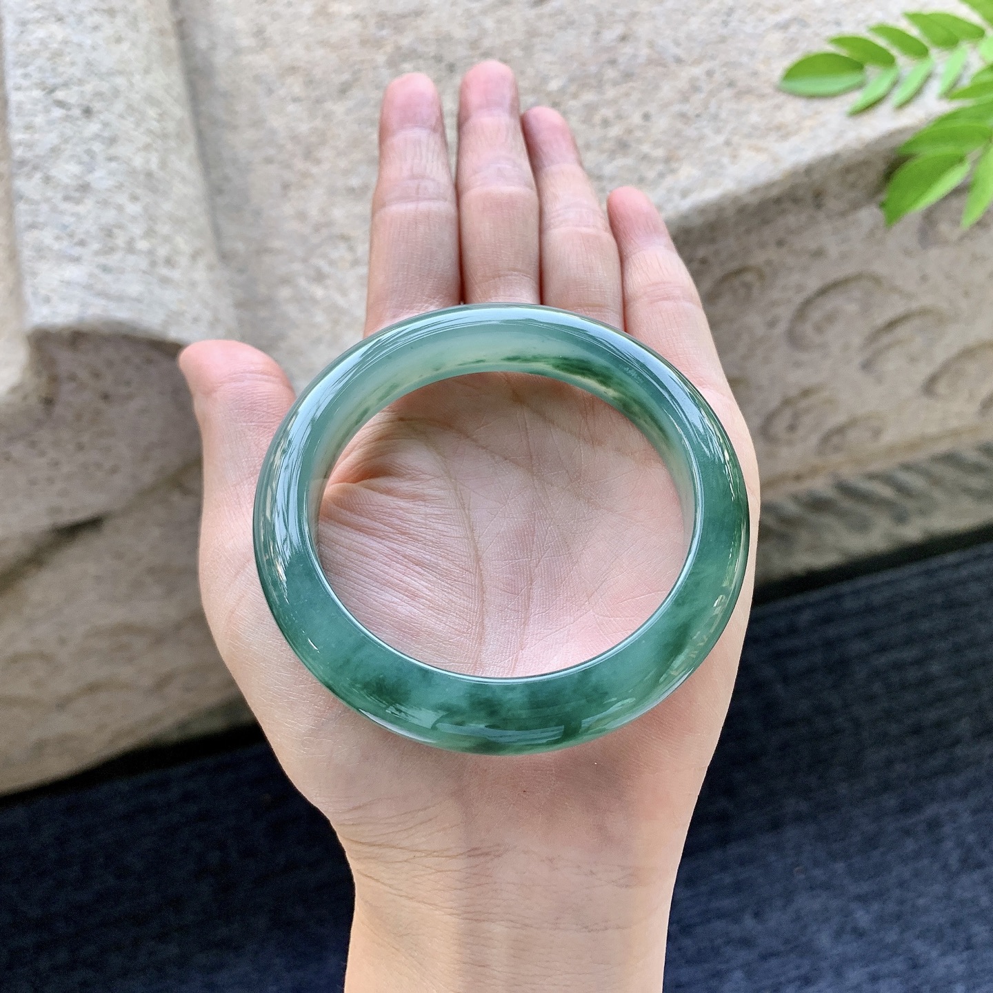 正圈55 56，圈口56.2/11.7/8.7，编码WW080738，糯冰飘花，水润，种老，细腻，无