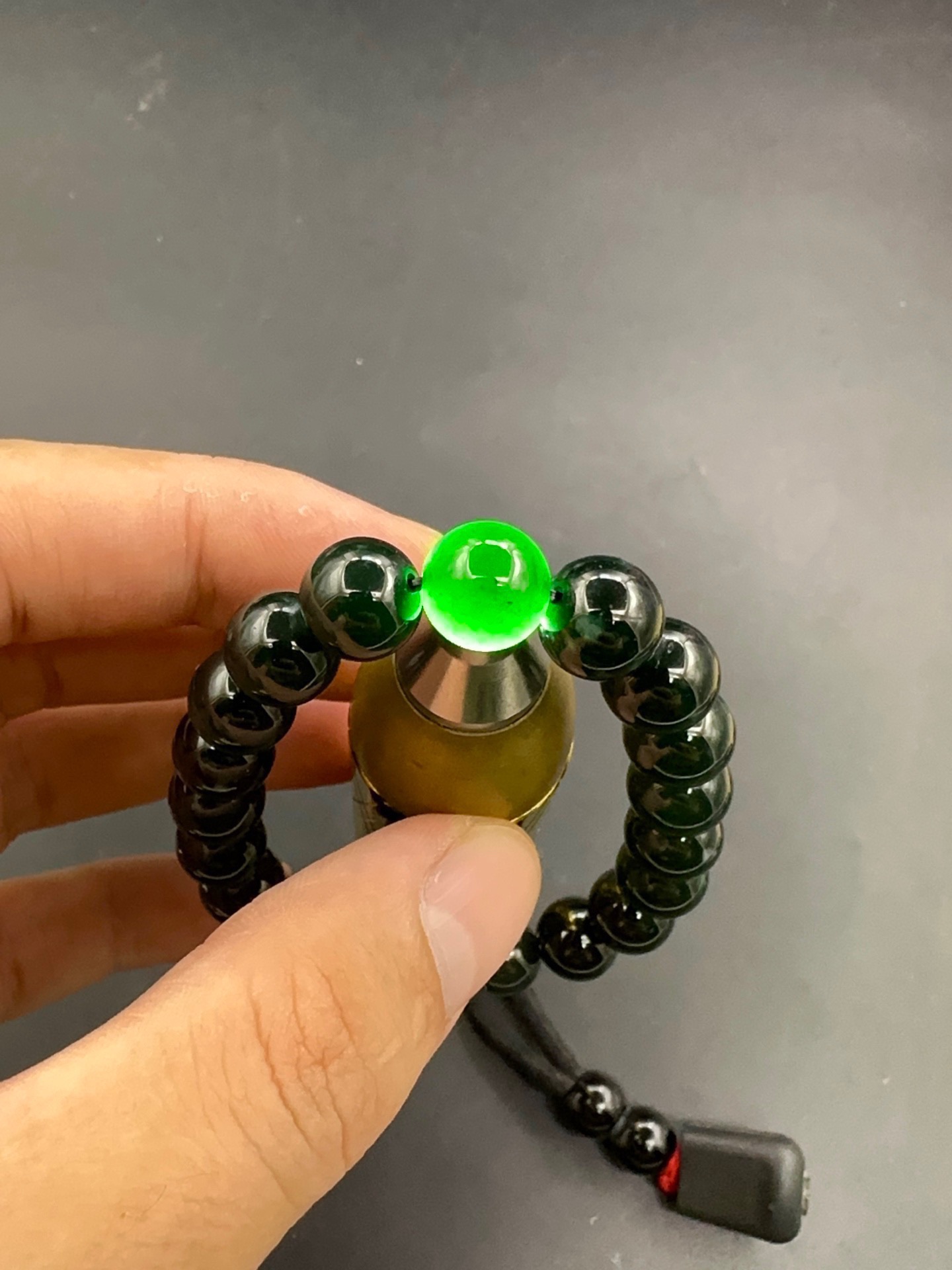 【墨翠手串10mm】老坑冰种   黑度极黑  灯照全透  呈帝王绿  种老起光   底极细腻  圆润饱满