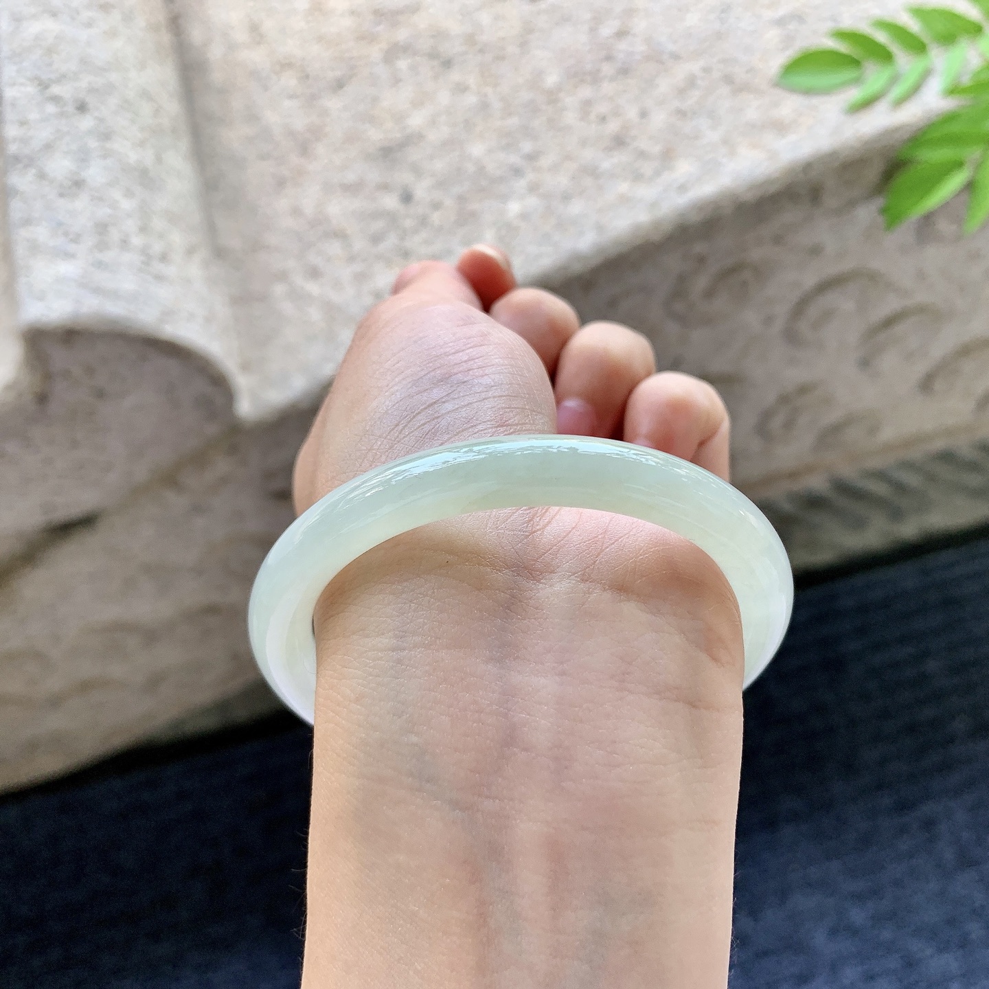圆条55 56，圈口55.6/8/8，编码AD080731，糯冰黄翡，水润，种老，细腻，无裂。