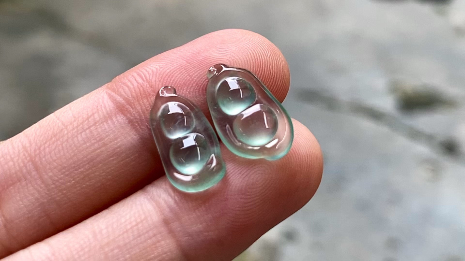 ️ 玻璃绿钢福豆一对，14.2*7.3*3 完整