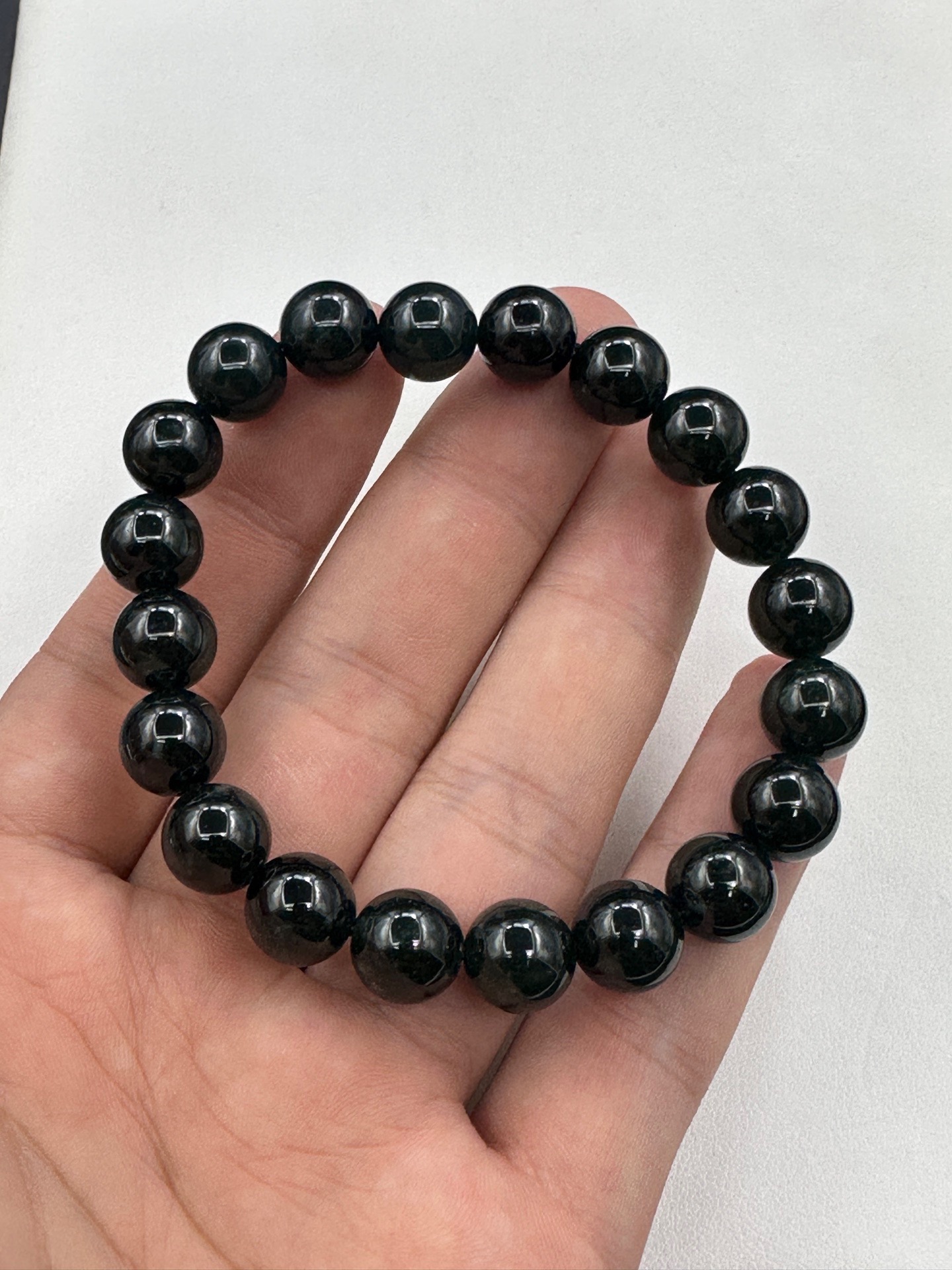 【墨翠手串10mm】老坑冰种   黑度极黑  灯照全透  呈帝王绿  种老起光   底极细腻  圆润饱满