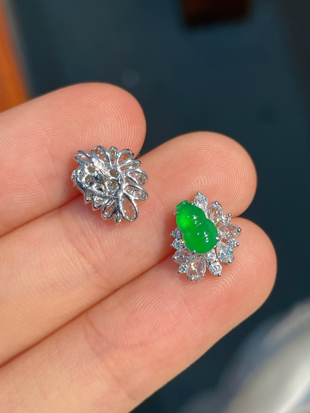 ️阳绿葫芦耳钉，无裂，18k金镶嵌，不议，10.4-9.5-4.7