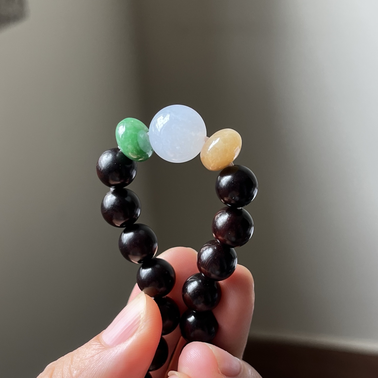 冰种圆珠鼓珠沉香组合手链，冰三彩，特色出彩，尺寸13.6×10.9×7.6，只有一串，超值