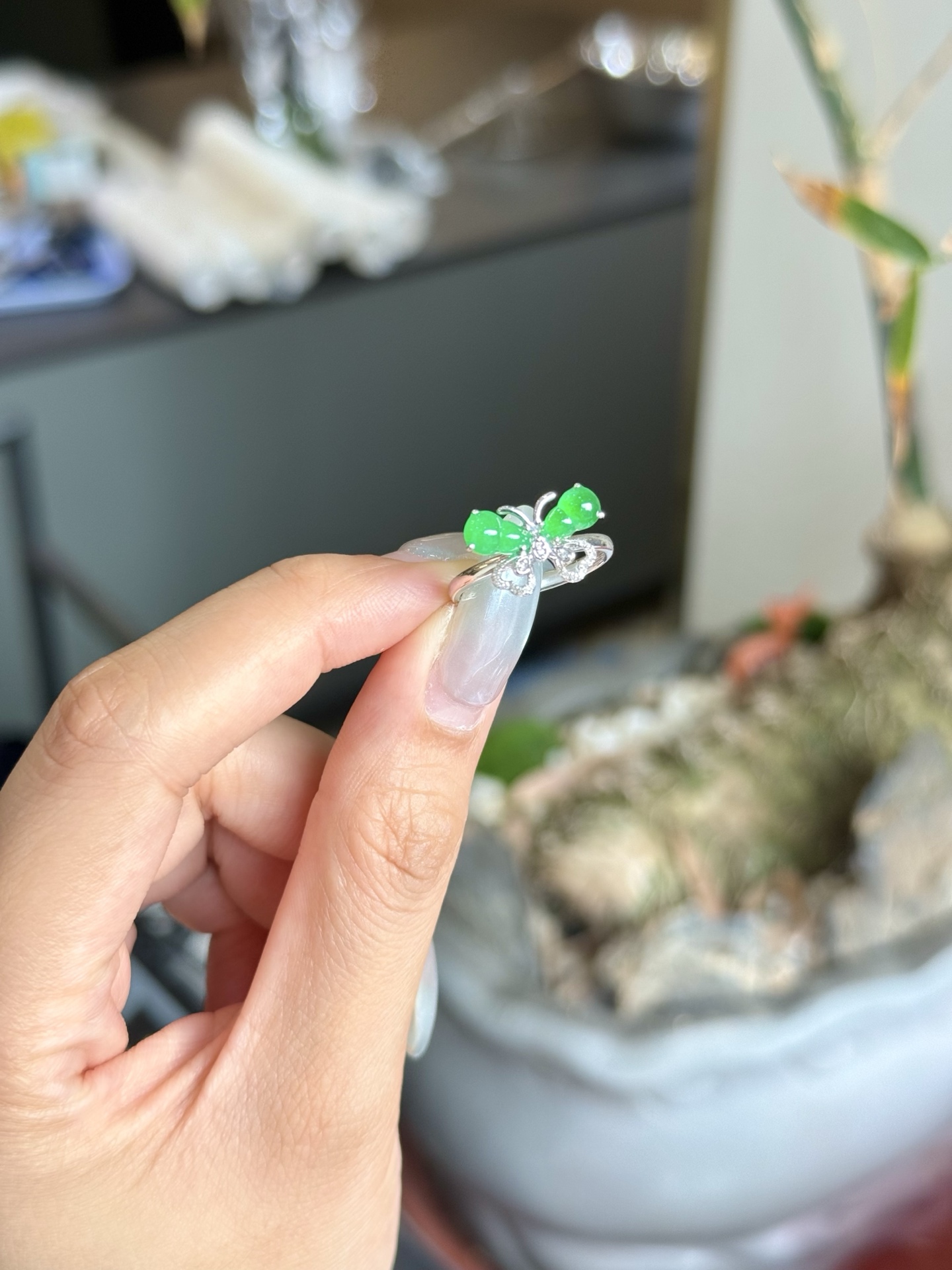 18k镶嵌冰绿葫芦戒指 饱满精美 浓郁底色 尺寸裸石7-4.8-2戒圈15【LYH0723】