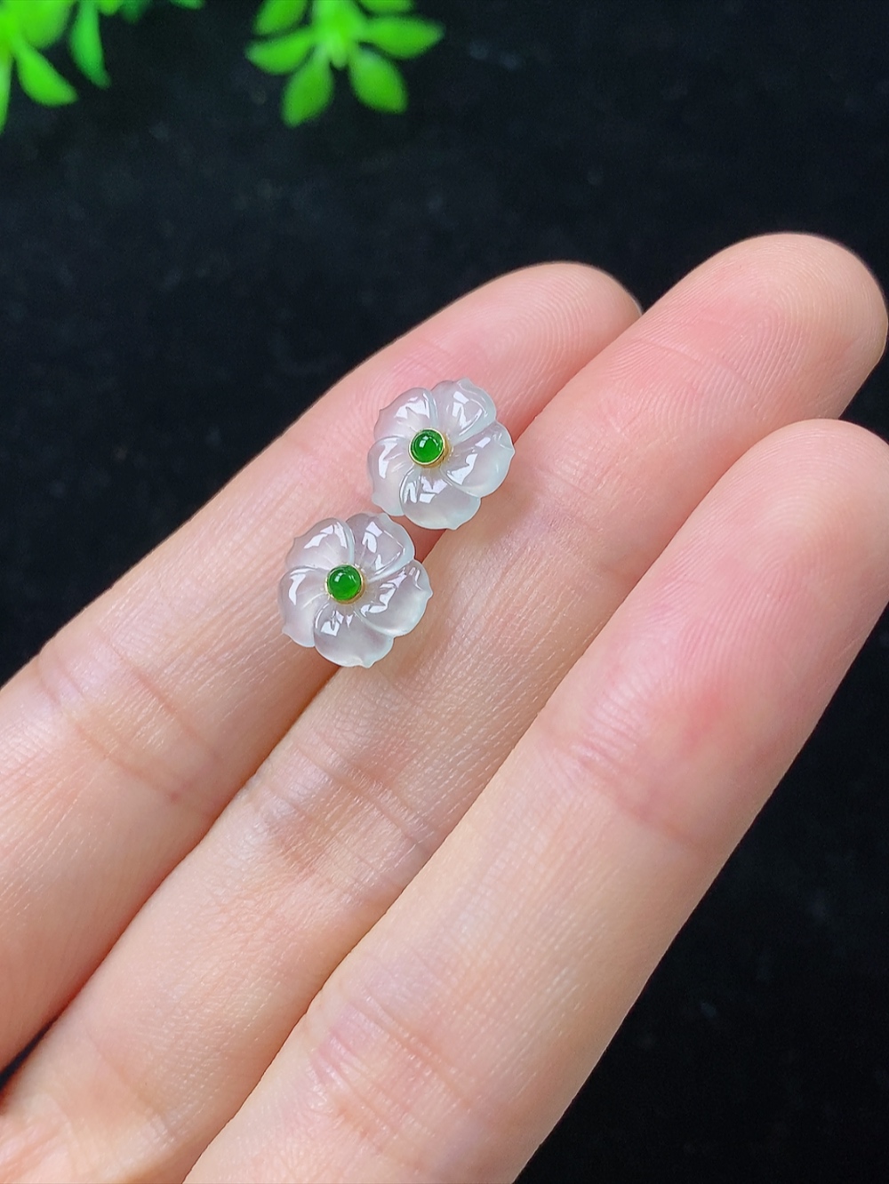 18k金镶白冰花朵耳钉一对，无裂，尺寸9.3-1.3mm,806xdz