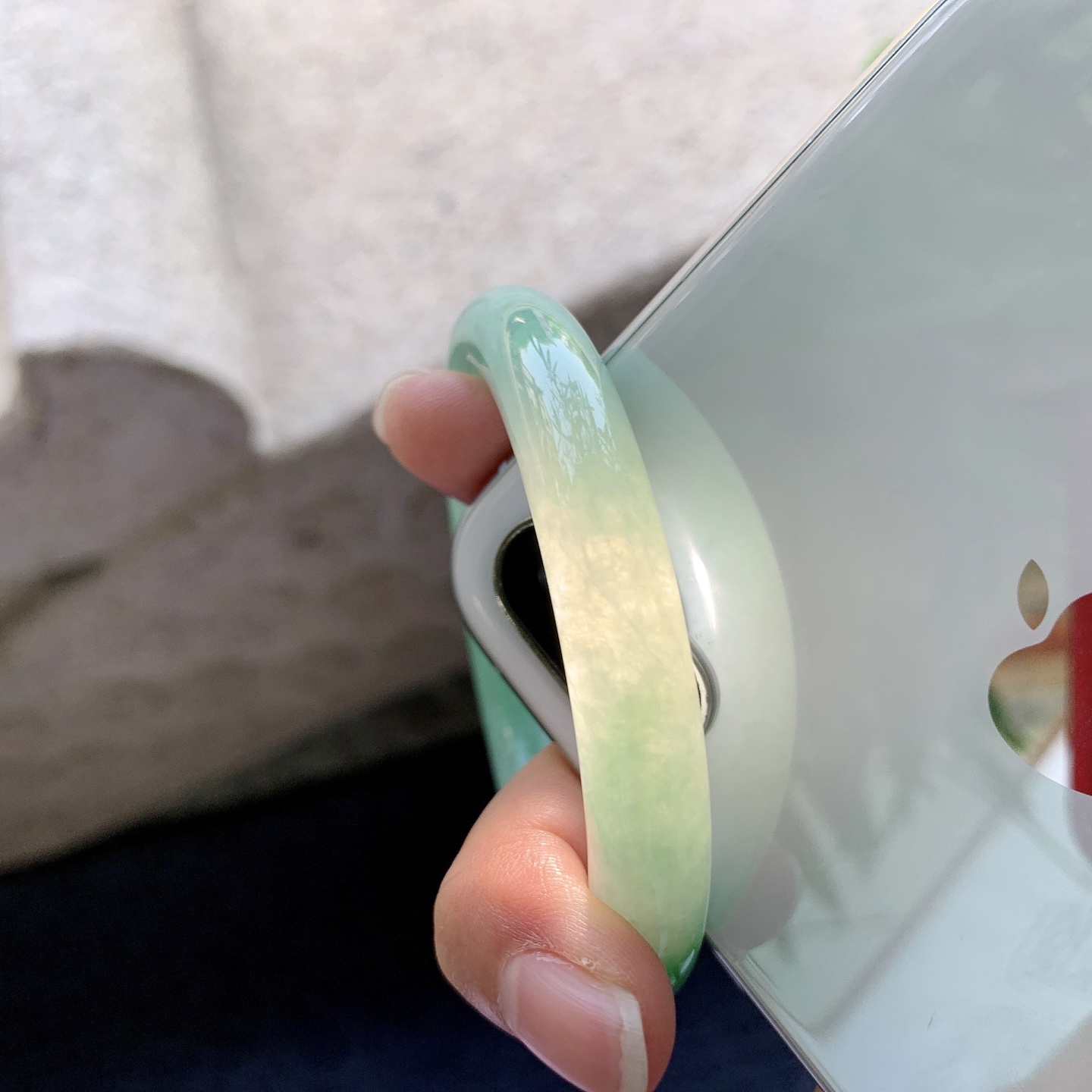 圆条50 51，圈口51.3/9.1/9.1，编码WW080735，糯冰飘绿，水润，种老，细腻，打灯有棉线