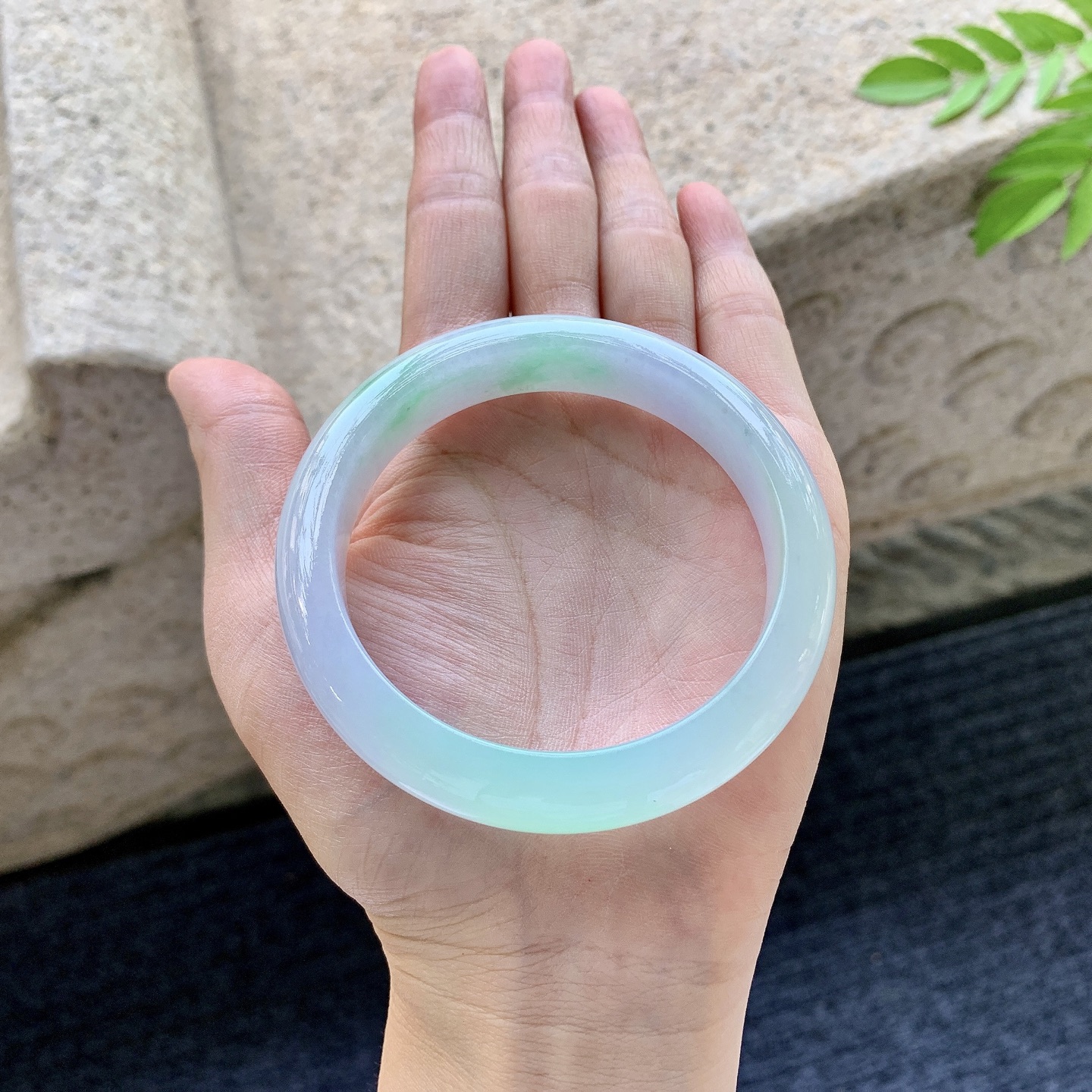 正圈56 57，圈口56.8/11.6/8.3，编码AD080729，糯冰椿彩，水润，种老，细腻，打