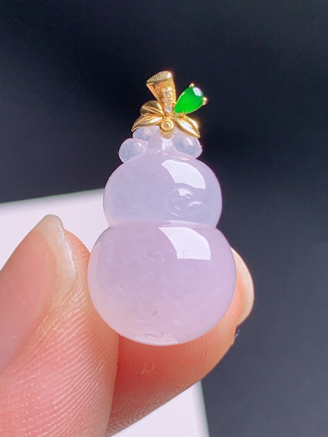 冰种葫芦吊坠，淡紫清雅，金镶点缀，福禄绵长。裸石18.2-12-9.722.5，080308