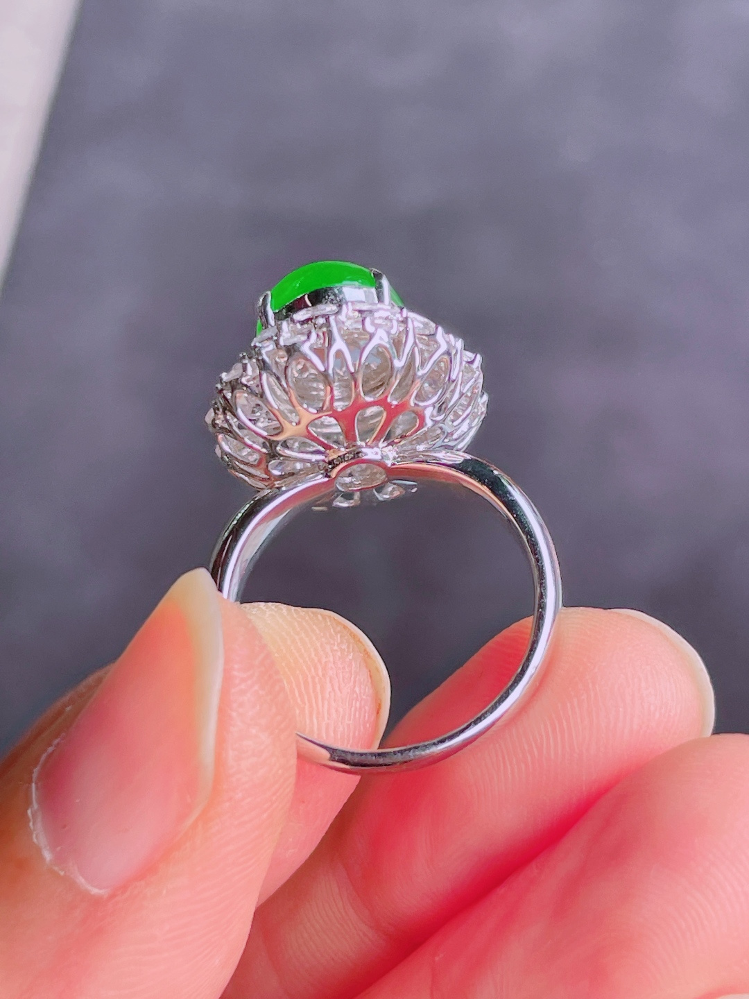 ️高冰绿蛋面戒指 晶莹剔透，新颖时尚，品相，12-9-5