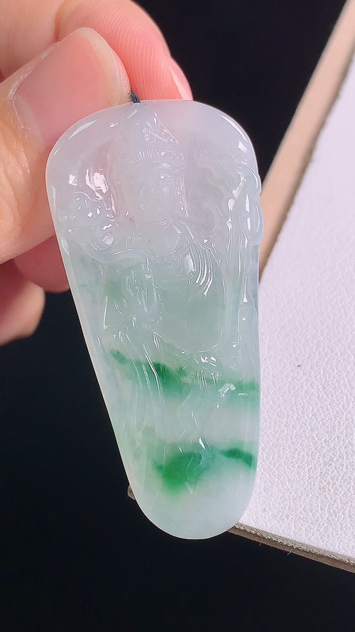 冰飘花虚空藏菩萨，无裂，尺寸:48.4-23.1-4.1mm