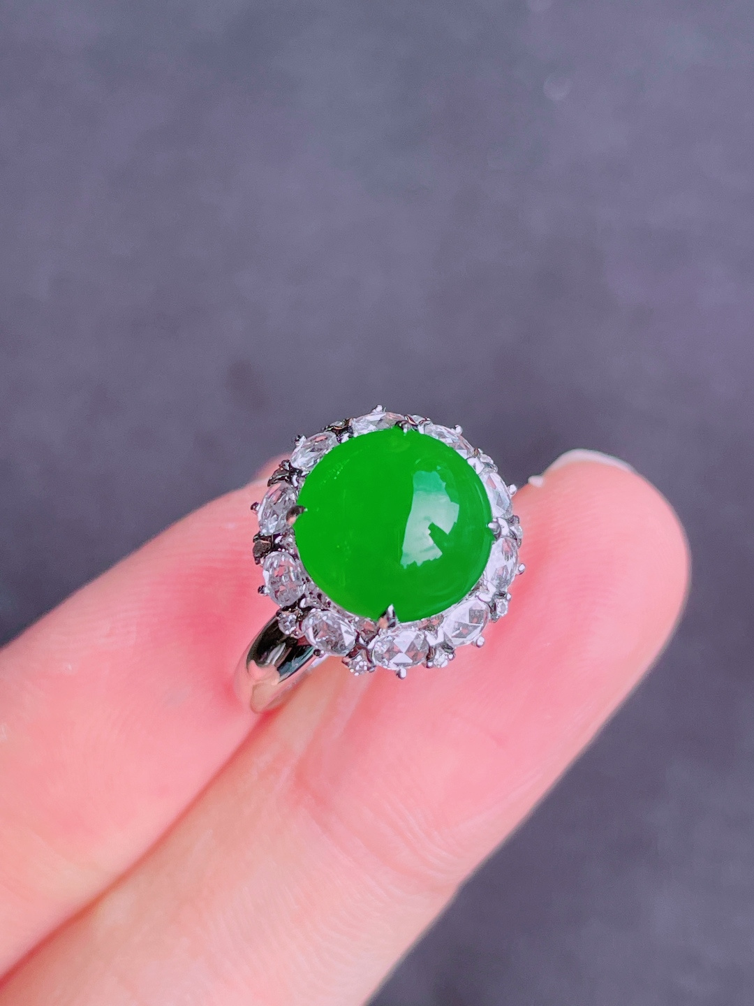 ️高冰绿蛋面戒指 晶莹剔透，新颖时尚，品相，10-4