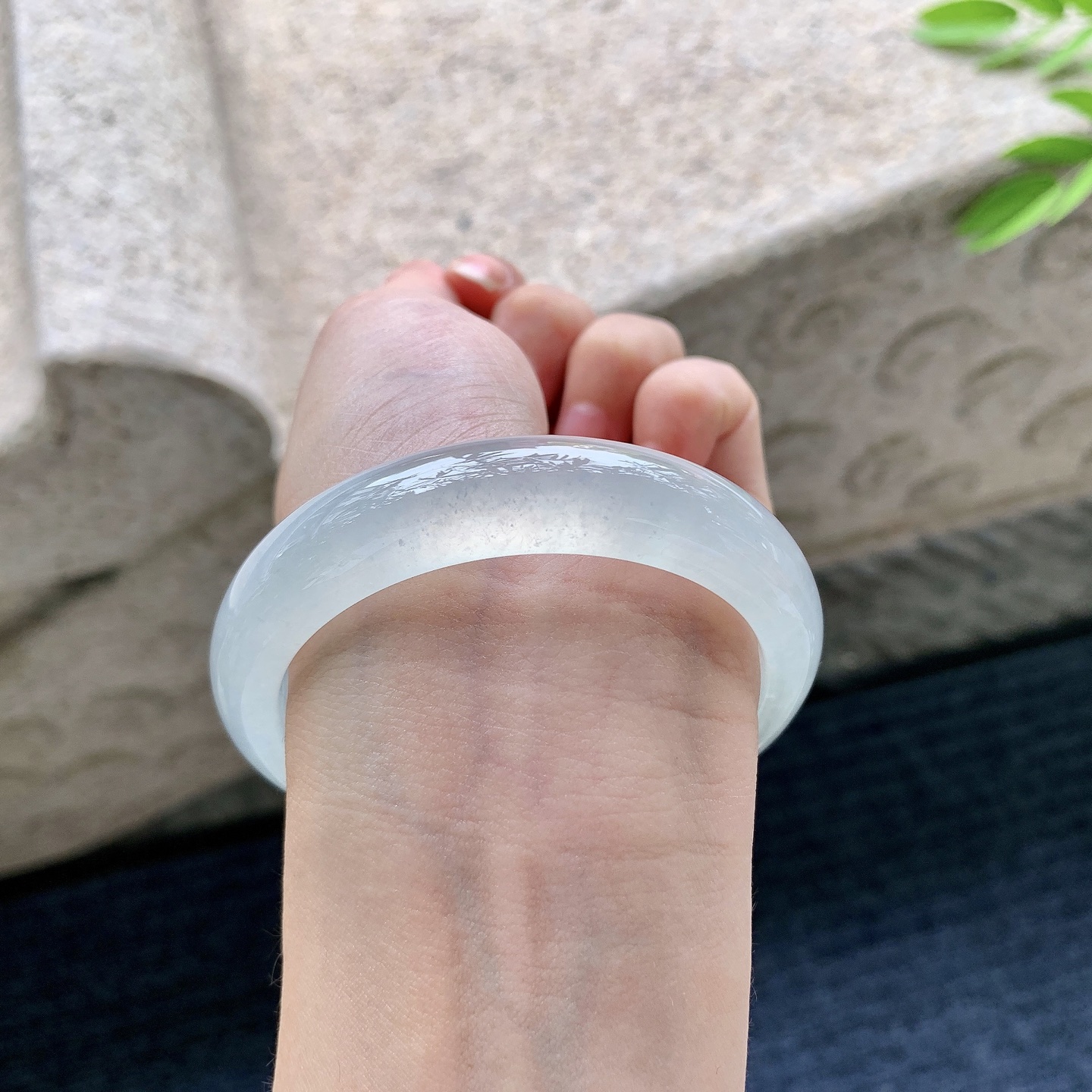 正圈55 56，圈口56/12.7/8，编码B2080602，冰种，清透，水润，种老，细腻，打灯有絮线