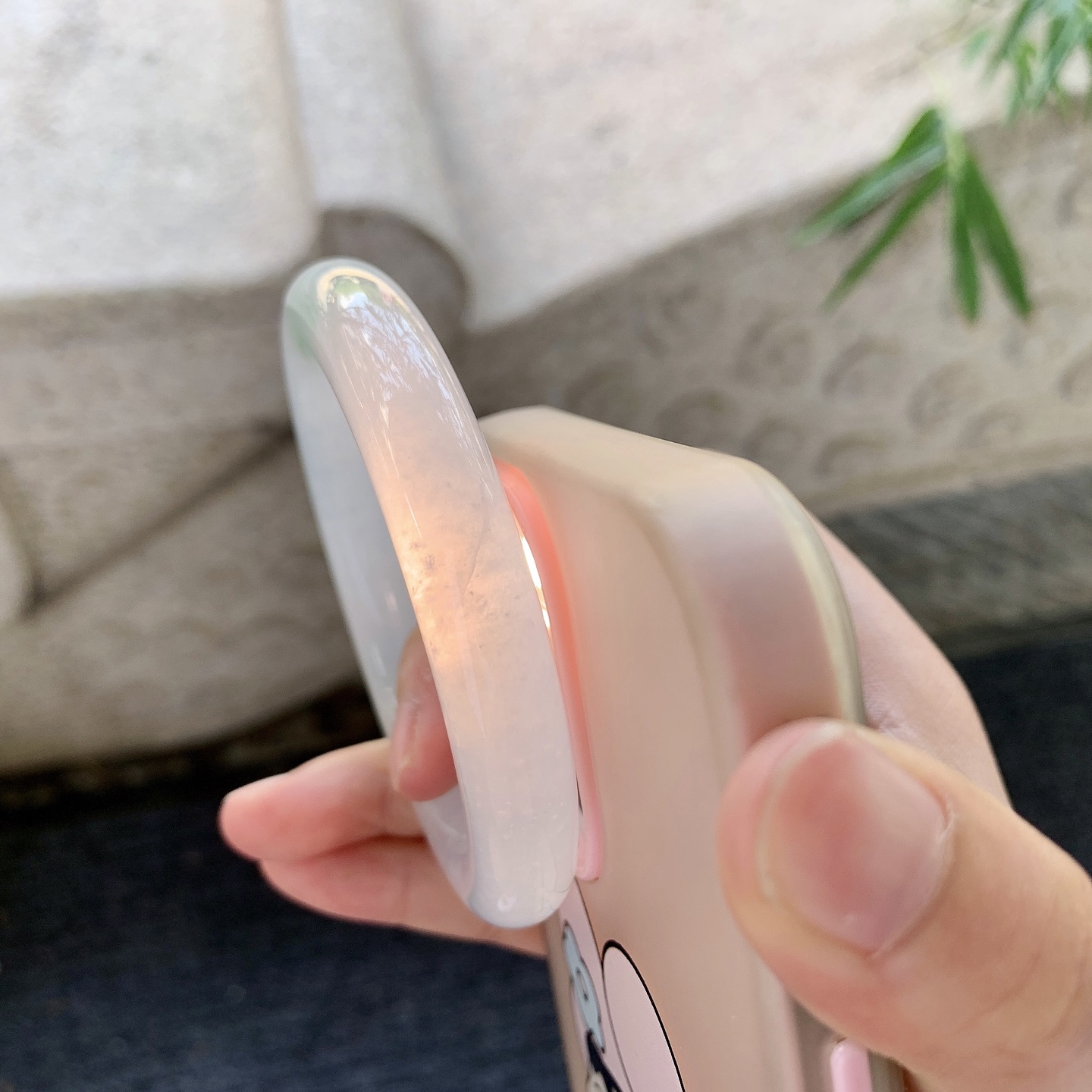 圆条56 57，圈口56.8/11.3/11.9，编码Q7061961，冰飘绿，水润，种老，细腻，打灯有棉线