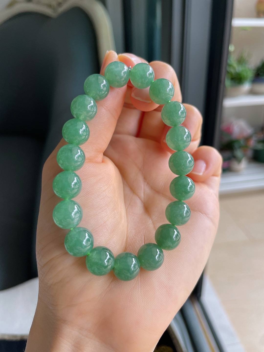 ️，缅甸天然翡翠A货，冰满绿油绿手串，尺寸：10mm。【编4500】