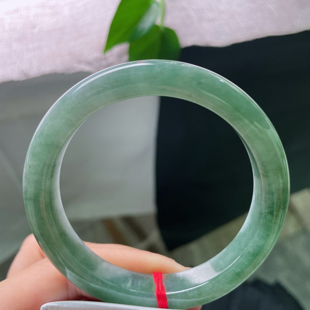 58.2/11.6/9.2，油青正圈，无裂，色泽浓匀温润，自带深山幽潭般清冷厚重的氛围感，风格沉稳大气，适配成熟内敛的气质。ss56007a