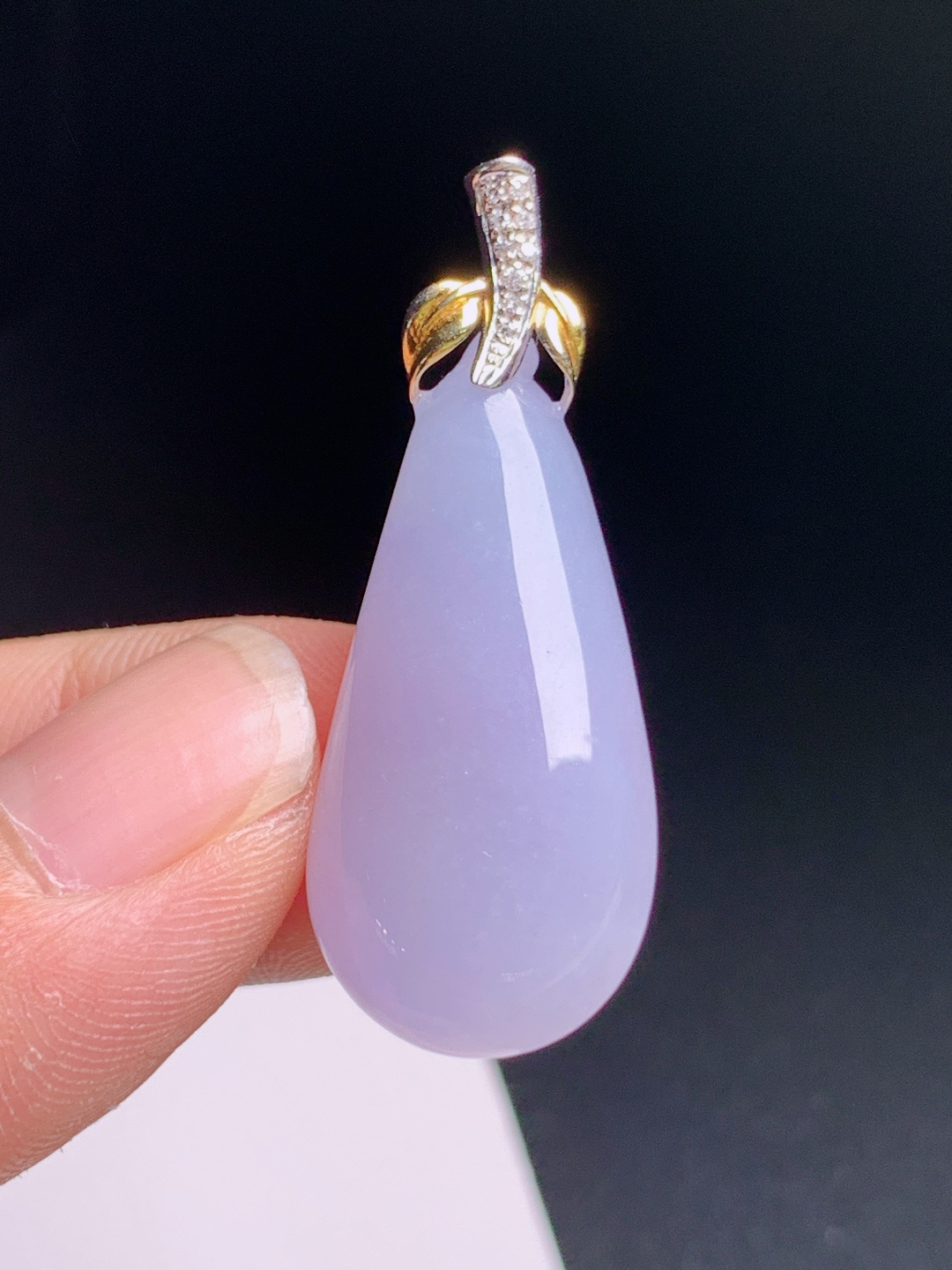冰粉紫福瓜吊坠，紫韵温婉，玉质细腻，清雅动人