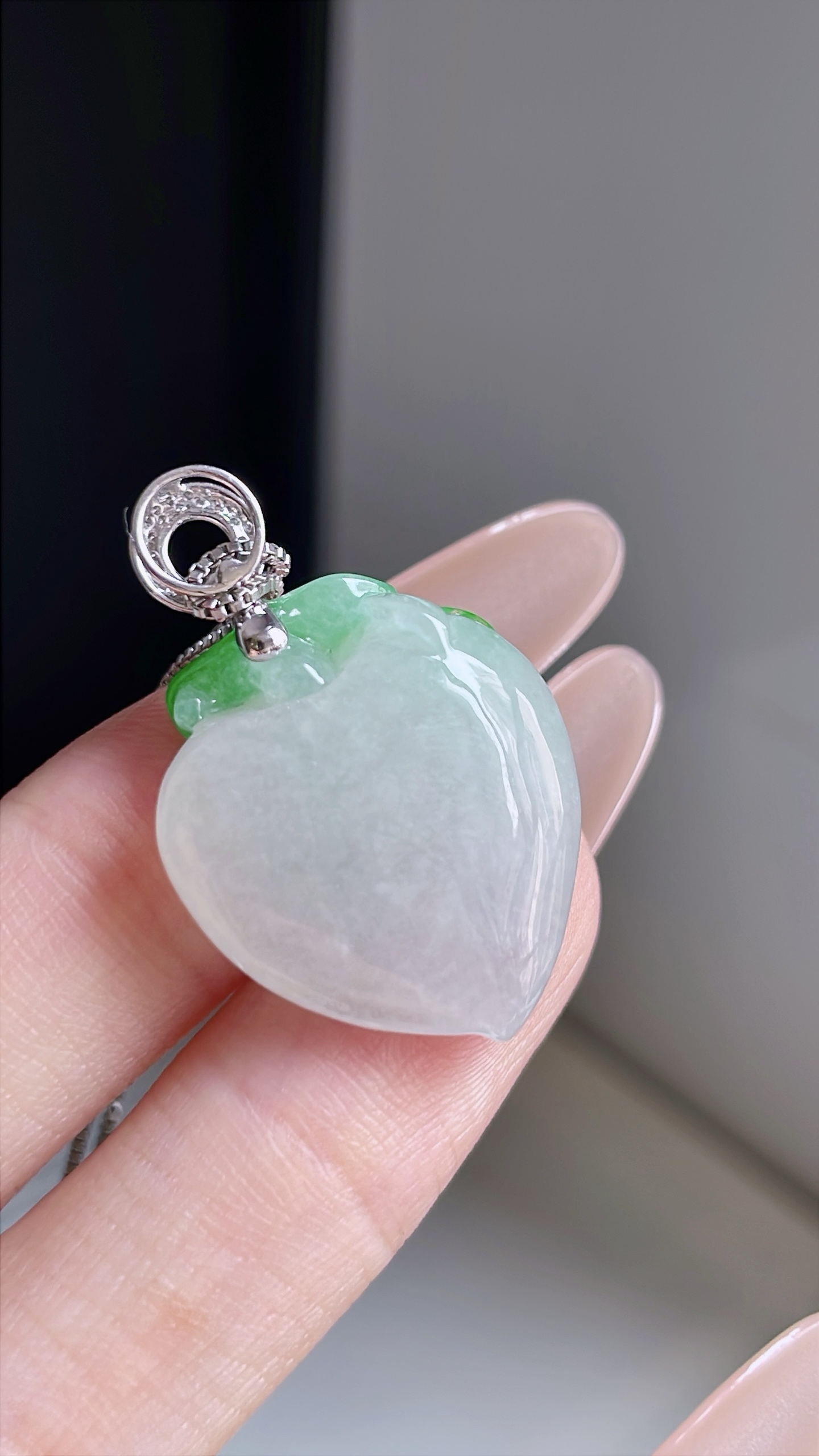 冰飘绿花寿桃 好的灵动 种老水润 18k金镶嵌 整体 30.9/20.1/8.4