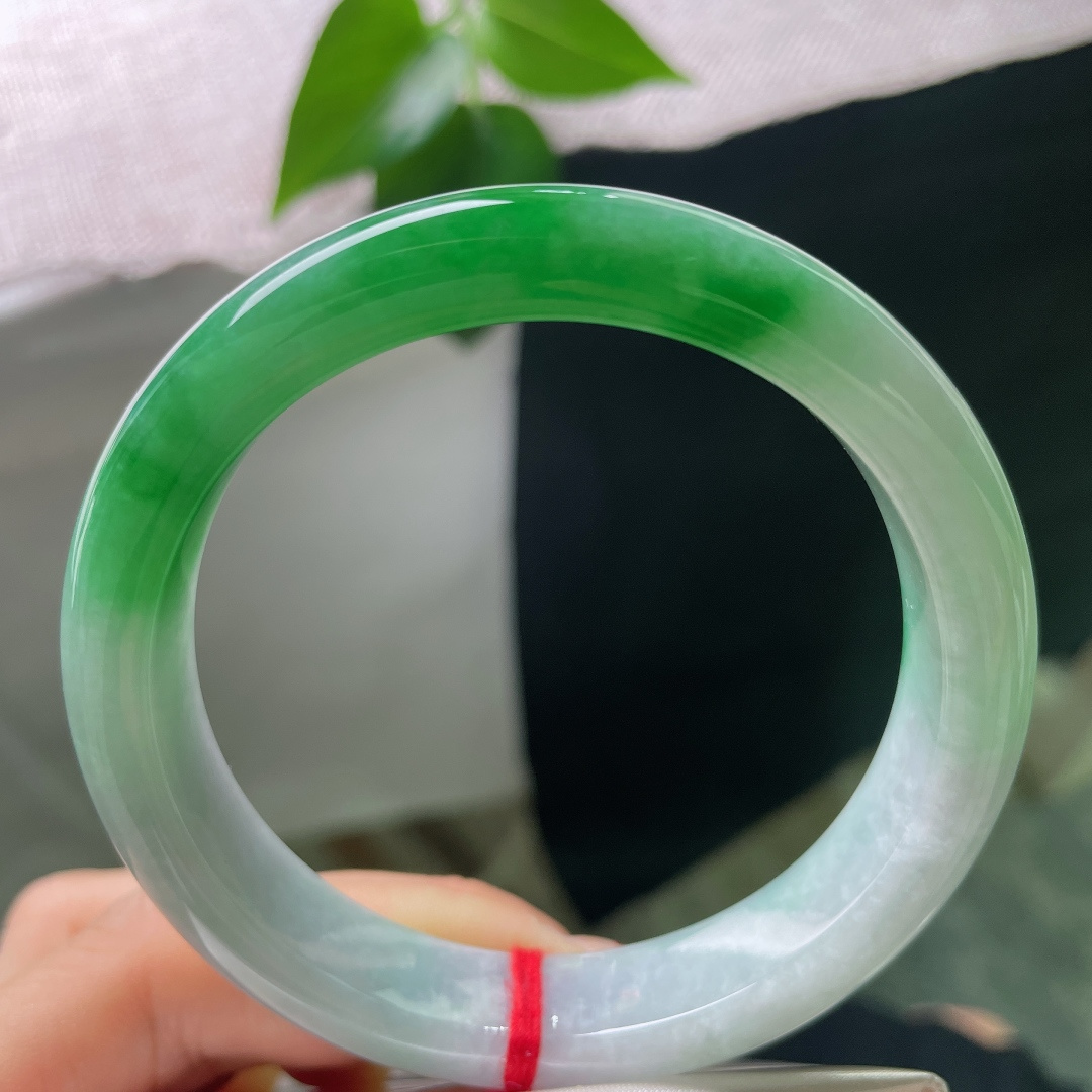 59.1/12.5/8.7，绿底正圈，水润细腻，翠色传承之美，贵气，色辣，无裂，56662