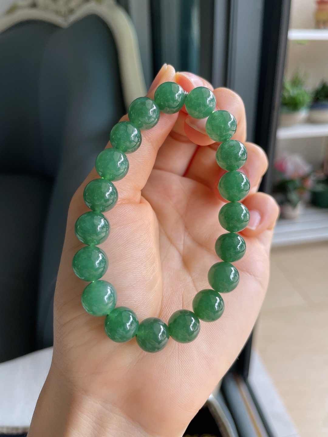 缅甸天然翡翠A货，冰满绿油绿手串，尺寸：9.8mm。【编4501，4502，4503】