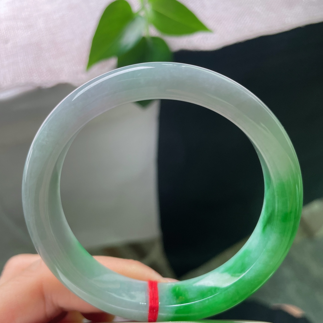 59.1/12.5/8.7，绿底正圈，水润细腻，翠色传承之美，贵气，色辣，无裂，56662