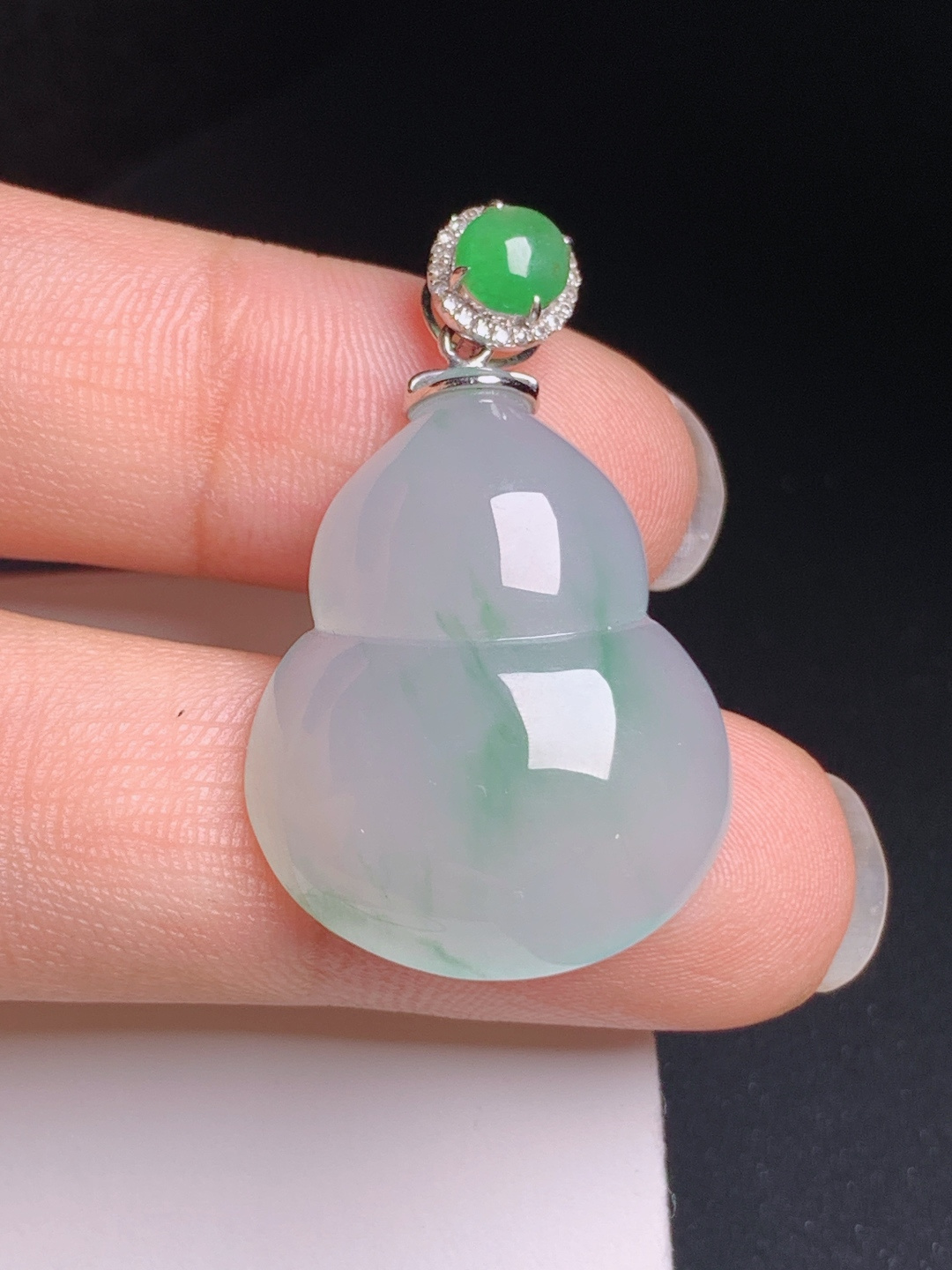 冰种绿葫芦吊坠，种水莹润，福禄相伴，简约雅致