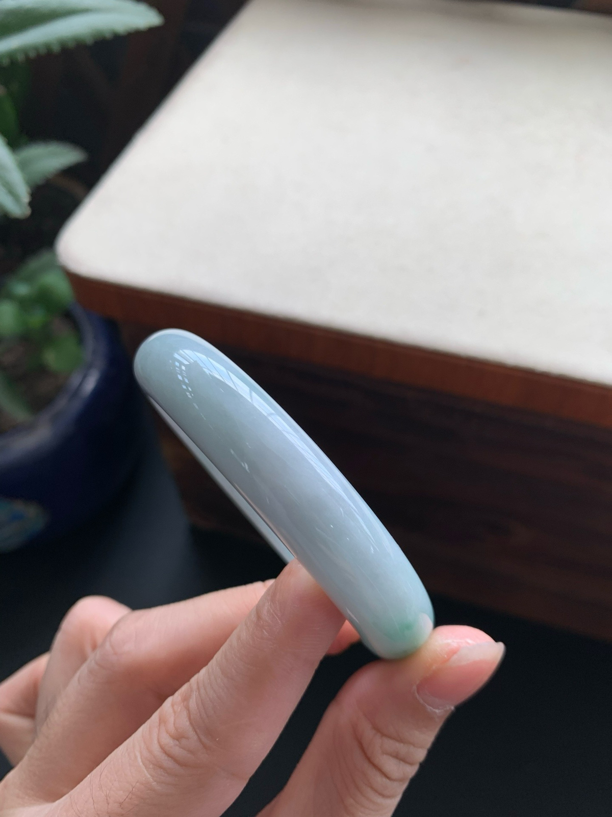 55.8圈口正圈飘花手镯
