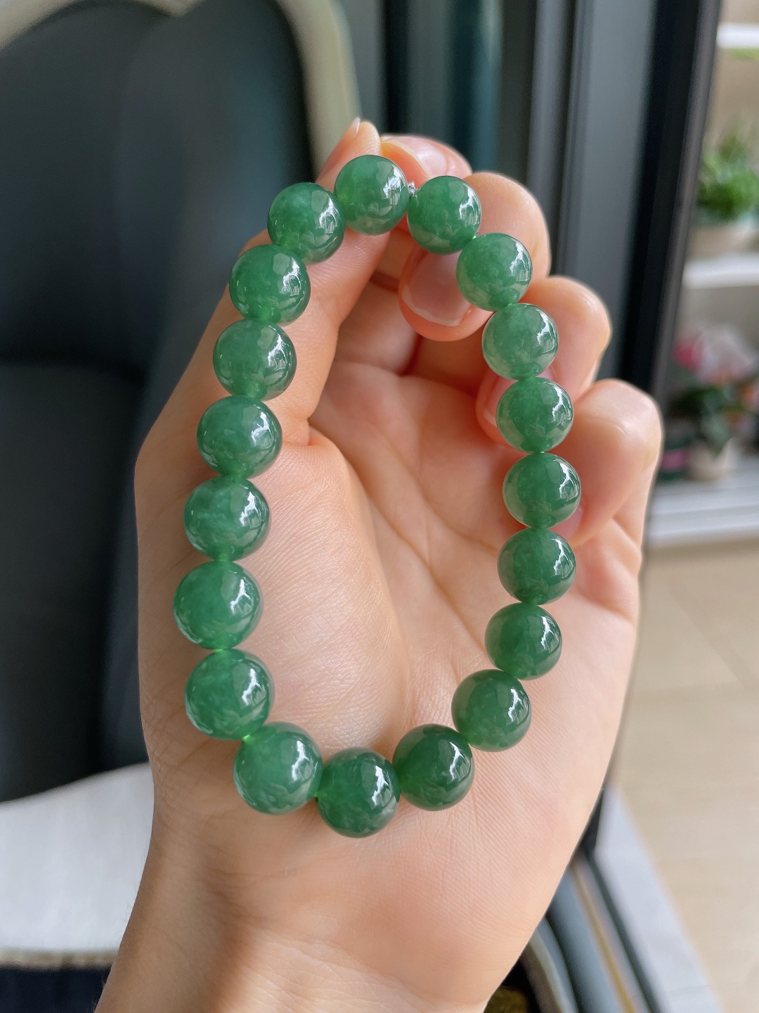️，缅甸天然翡翠A货，冰满绿油绿手串，尺寸：9.8mm。【编4498，4499】