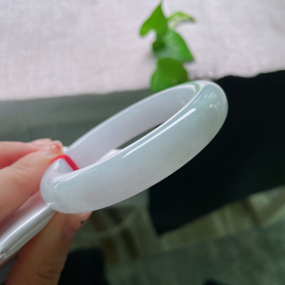 55.9/12.5/9.4，淡紫正圈，皮纹，底色均匀柔和，温柔低饱和紫调，低调又显气质，日常百搭款。ss55867a