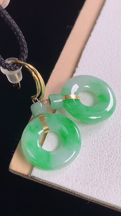 ️18K冰飘绿平安圈耳坠，无裂，尺寸:30.9-13.6-2.2mm 4