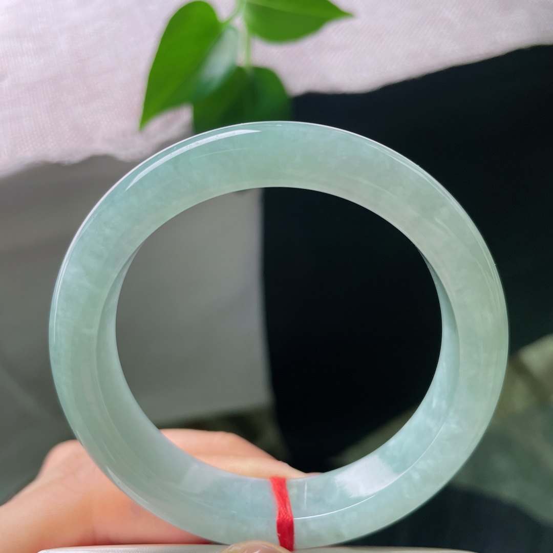 绿底正圈，色系清爽，纤尘不染，佩戴温婉，甜美，皮纹，56709a