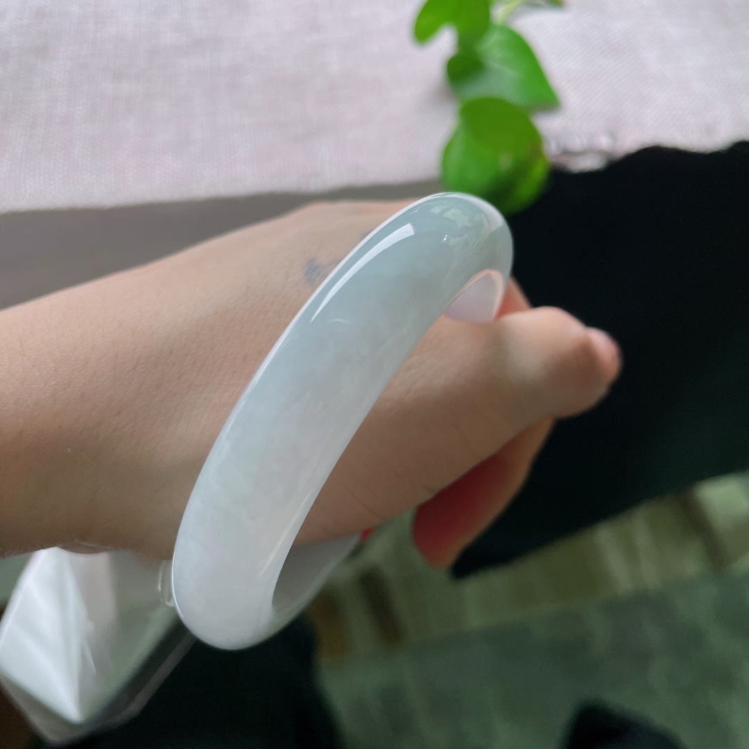 55.9/12.5/9.4，淡紫正圈，皮纹，底色均匀柔和，温柔低饱和紫调，低调又显气质，日常百搭款。ss55867a