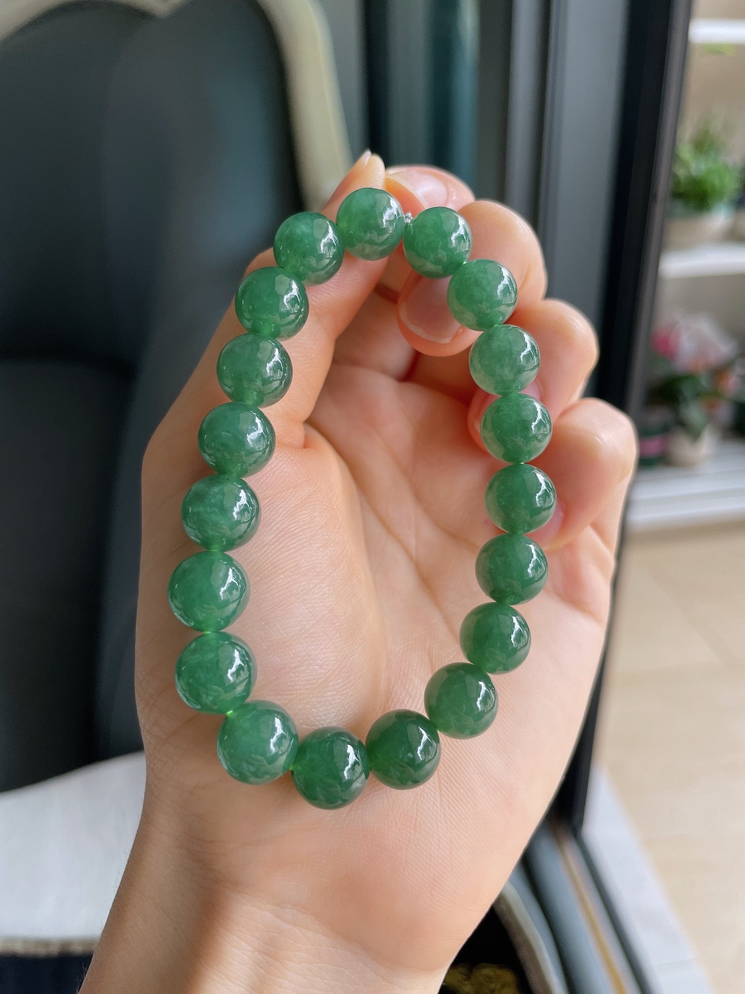 ️，缅甸天然翡翠A货，冰满绿油绿手串，尺寸：9.8mm。【编4498，4499】