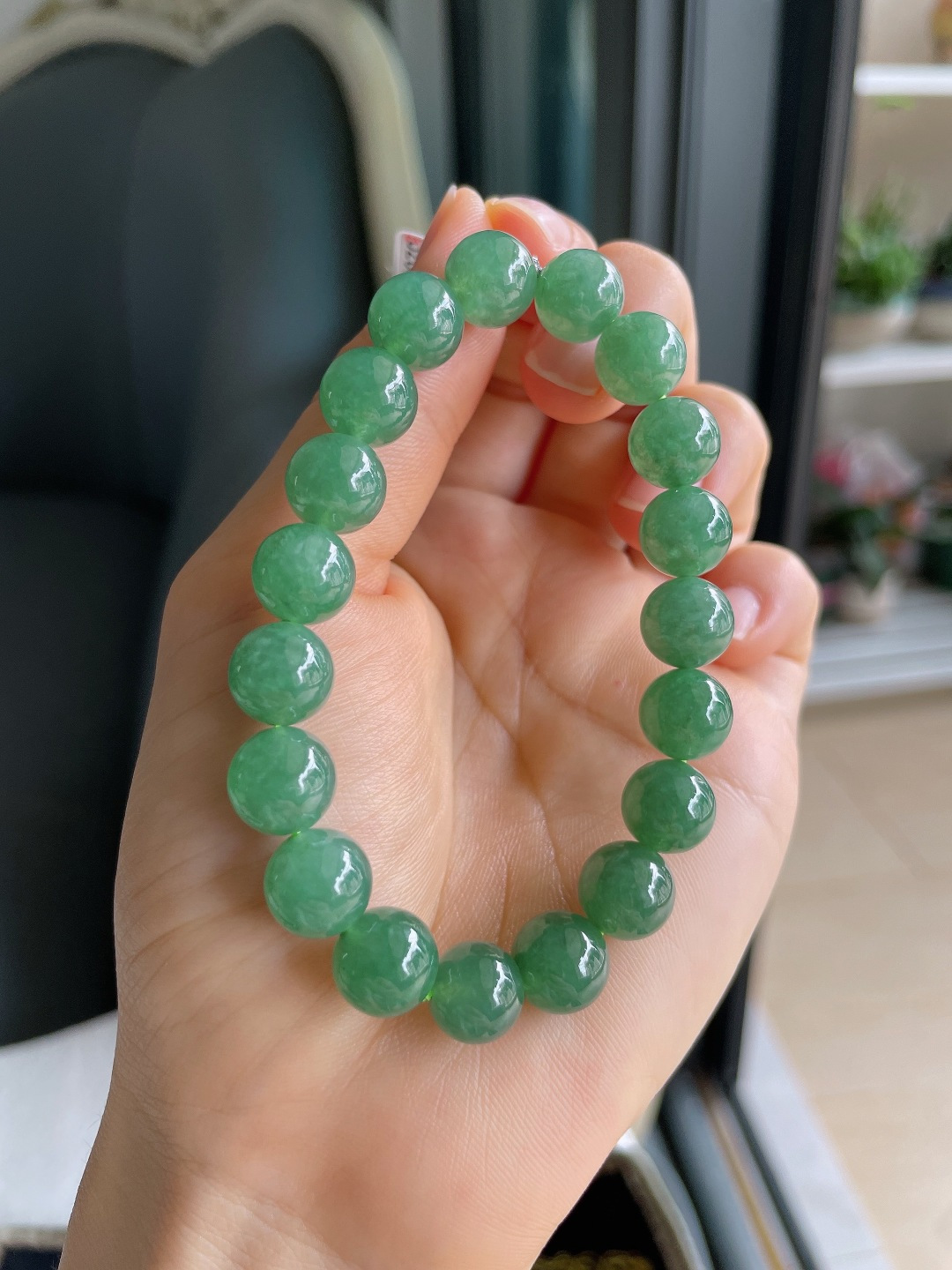 天然翡翠A货，冰满绿油绿手串，尺寸：9.8mm。【编4504，4505，4506】